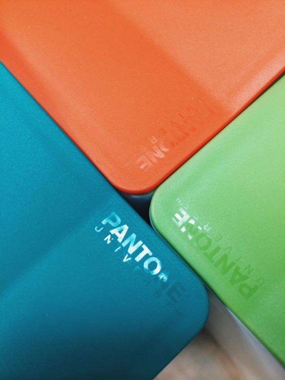 pantone-21-table-wear-576x768
