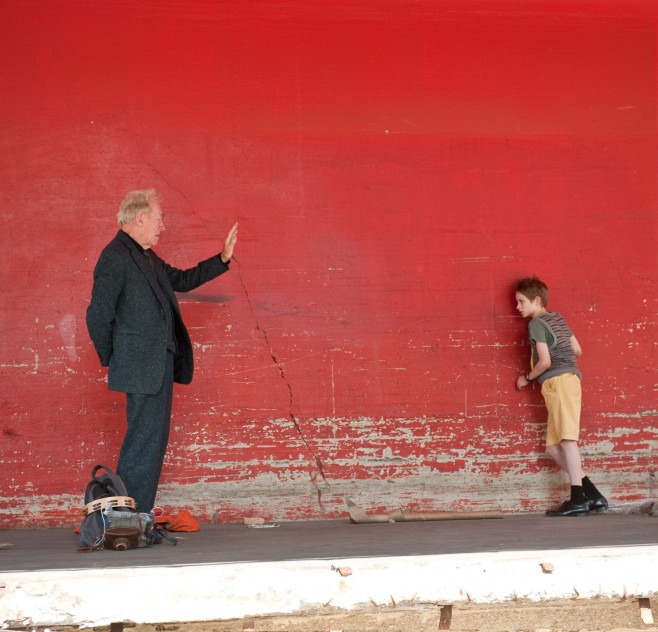EXTREMELY LOUD & INCREDIBLY CLOSE