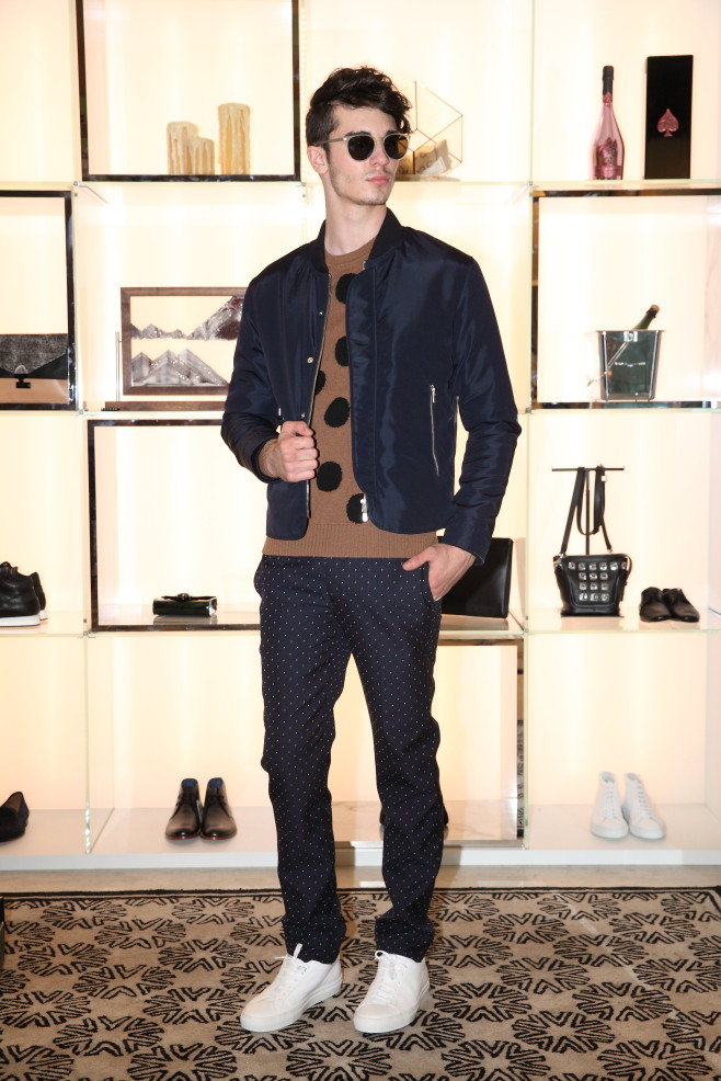 ARTIFACTS男模_look2
