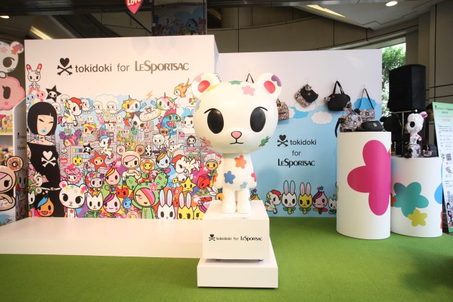 LeSportsac在忠孝SOGO快閃店中展示最新tokidoki聯名系列