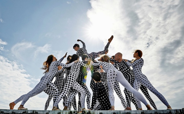 Rooftop-Dancers-in-Paris-by-JR-2