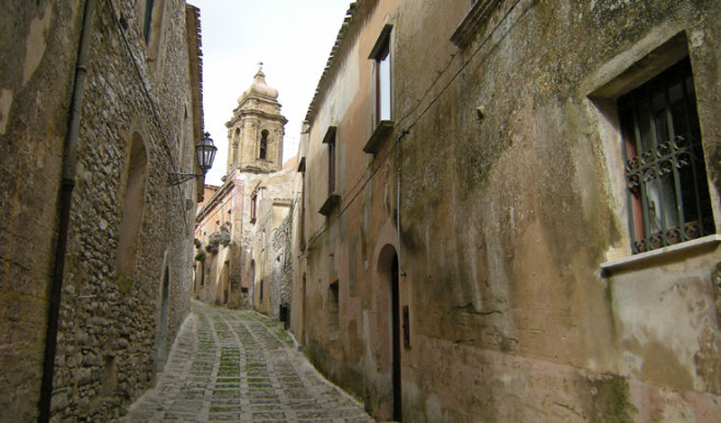 Top-10-places-to-downshift-to-Italy-erice