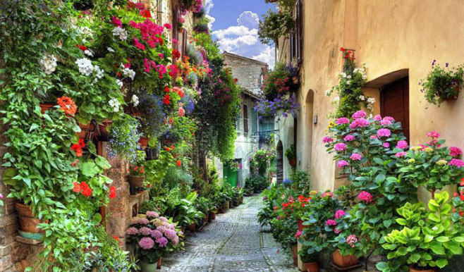 Top-10-places-to-downshift-to-Italy-spello1