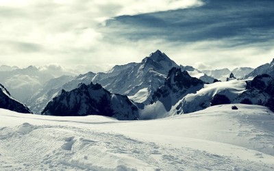6919817-ice-mountains