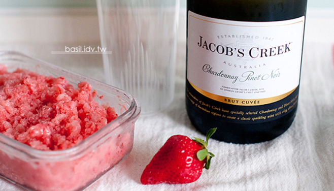 basil_sparkling_wine_with_strawberry05