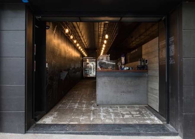 A-comic-book-fanatics-caffeine-cave-near-Central-Station-by-Nettleton-Architects_dezeen_784_2