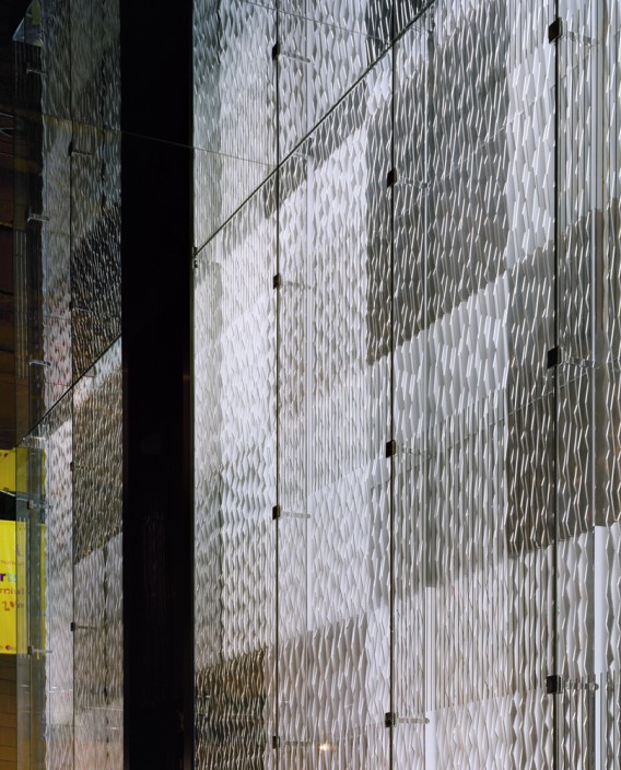 03_lvhk_025-568x704