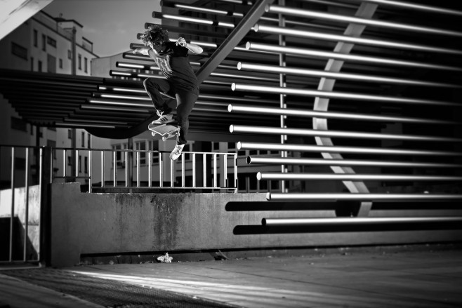 sandro-trovato-–-kickflip-footplant