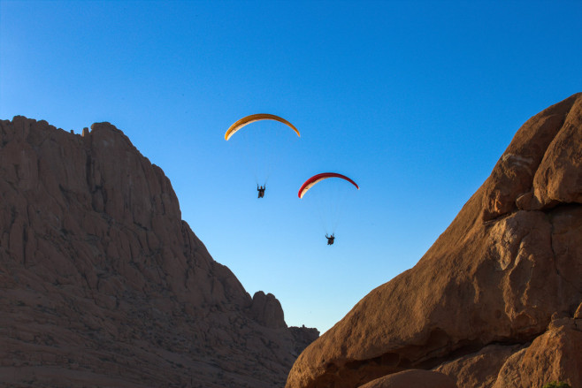 veso-ovcharov-and-petar-loncar-paragliding-in-namibia