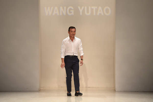 Wang-Yutao-Runway-Mercedes-Benz-Fashion-Week-Kcr-GxqZEaol1