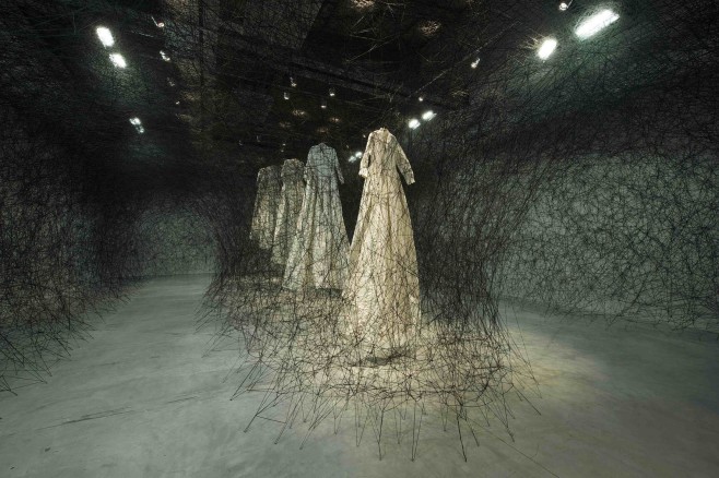 after_the_dream_by_chiharu_shiota_-_lost_in_lace