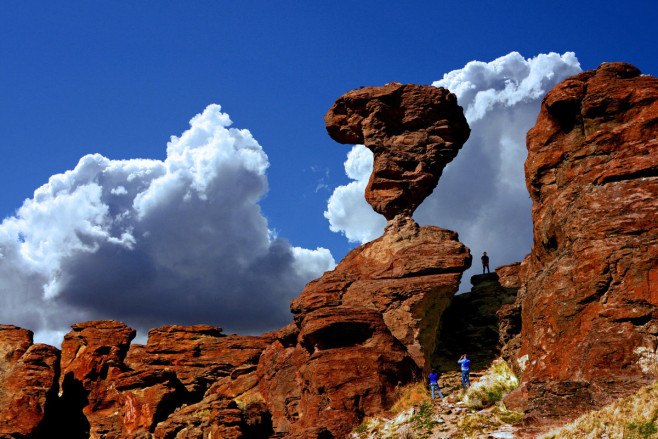 big-unbalanced-rocks
