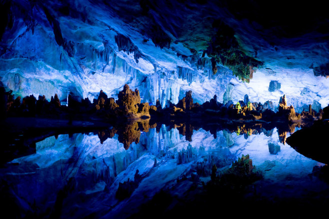 inside-reed-flute-cave-in-guangxi-province-china