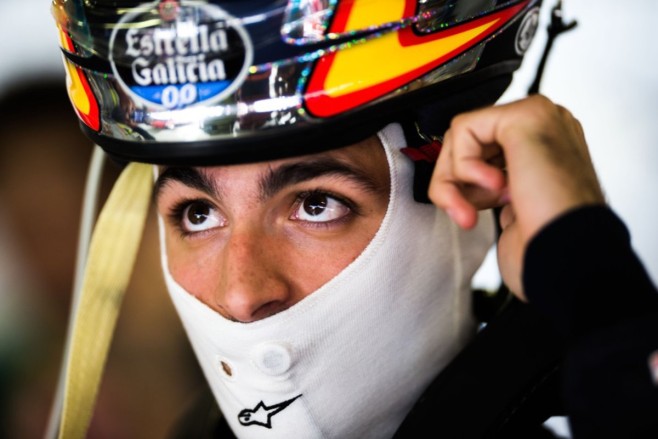 carlos-sainz-dons-his-lid-ready-for-his-home-race