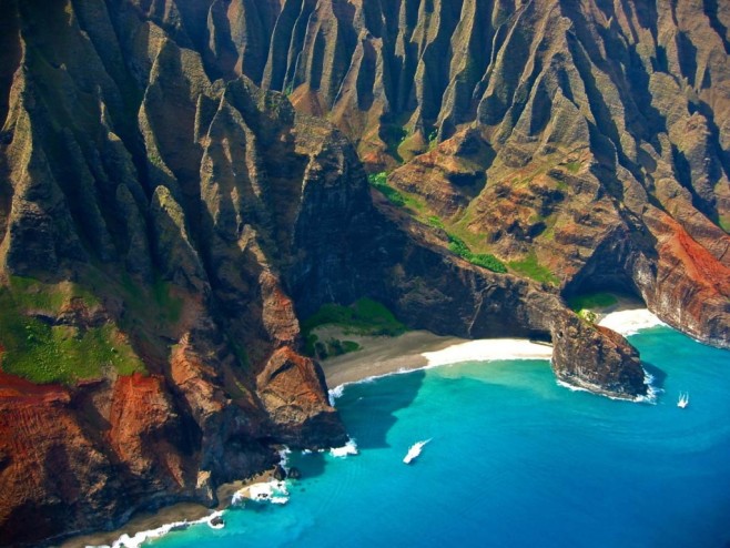 1420-20honopu20arch20in20napali20coast20state20park-1024x768