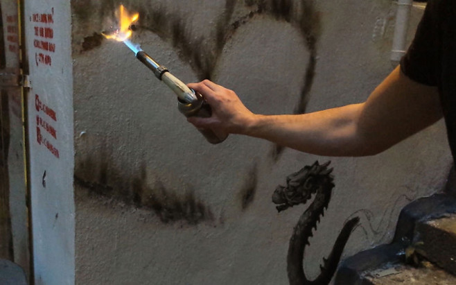 Asias-social-and-political-issues-through-the-surrealistic-eyes-of-Pejac.13__880
