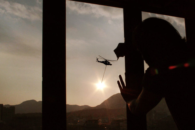 Asias-social-and-political-issues-through-the-surrealistic-eyes-of-Pejac.22__880