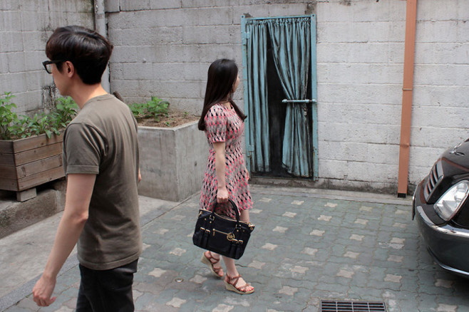 Asias-social-and-political-issues-through-the-surrealistic-eyes-of-Pejac.7__880