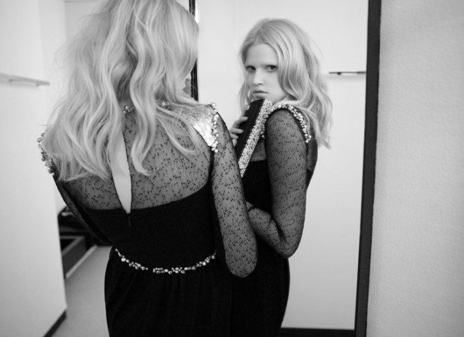 chanel-fitting-room-follies-lara-stone-3