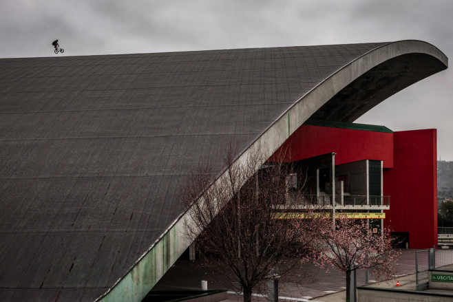 crazy-locations-simone-barraco-palavela-building