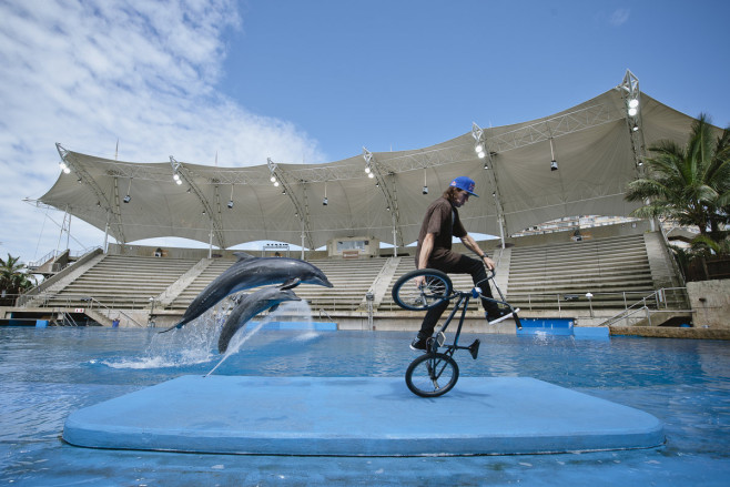crazy-locations-viki-gomez-ushaka-marine-world-durban