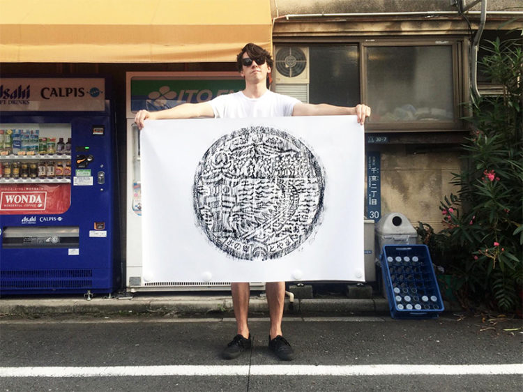 人孔蓋拓印呈現出最道地的日本風情