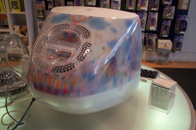 Apple_iMac_G3_Flowerpower_rear_view