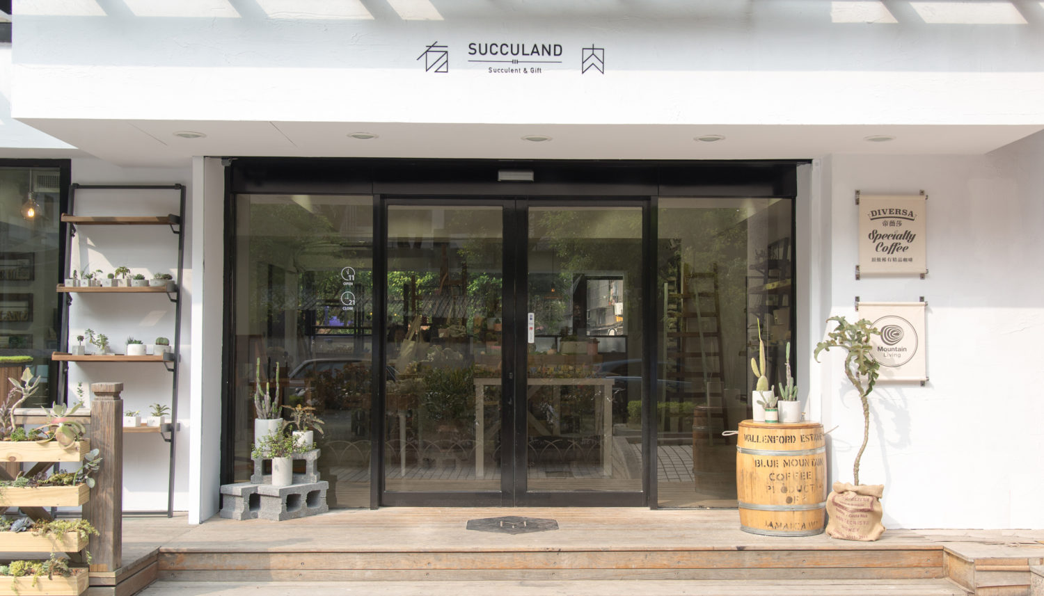《有肉》店門口