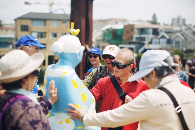 邦迪海邊雕塑展其中為殘疾人士而設的「觸感之旅」 照片取自海邊雕塑展官方網站