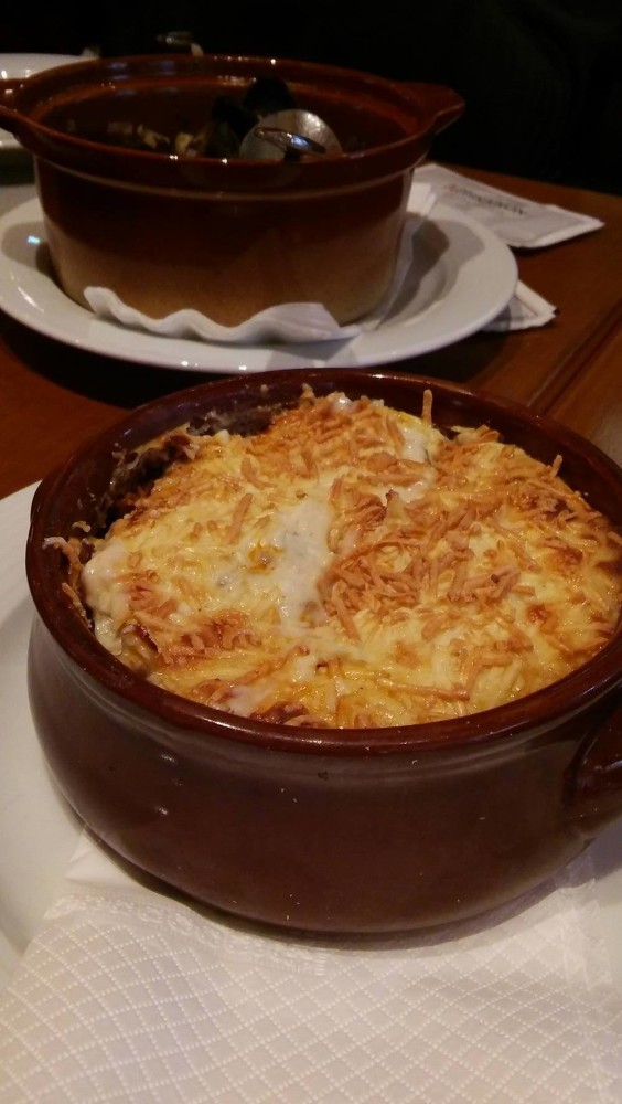 雅典裡一家於1932年創業至今的餐廳新鮮炮製的MOUSAKA。