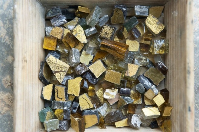 金色馬賽克磚