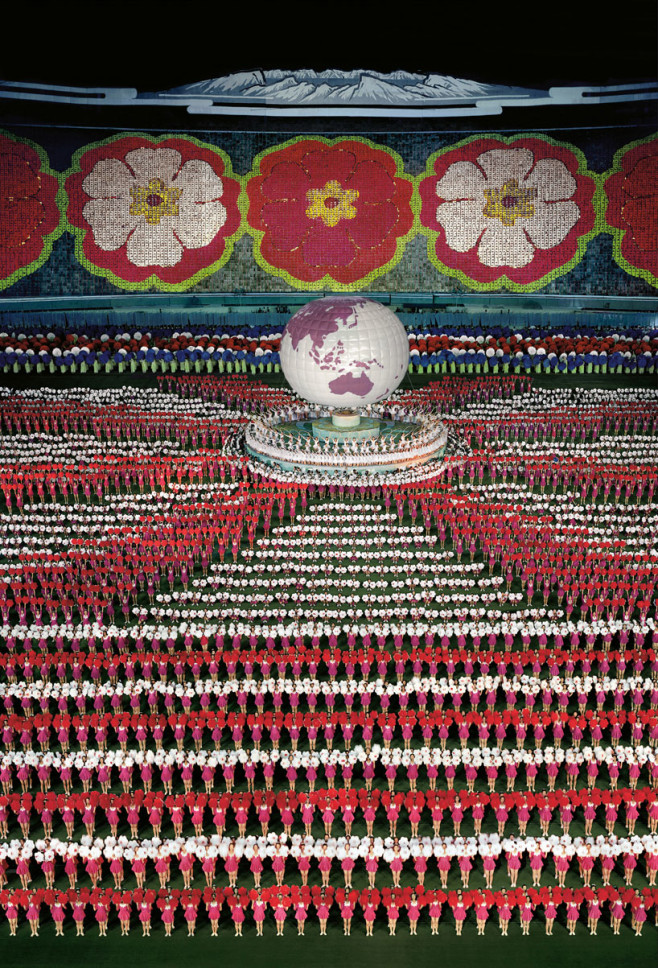 Andreas Gursky Pyongyang I  , 2007 307 x 215.5 cm  photograph © andreas gursky