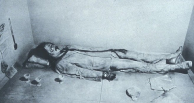 1360182760-paul_thek__tomb_death_of_a_hippie__1967-658x350