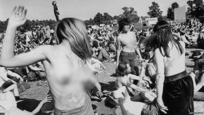_83869357_1971_nude_blur_976