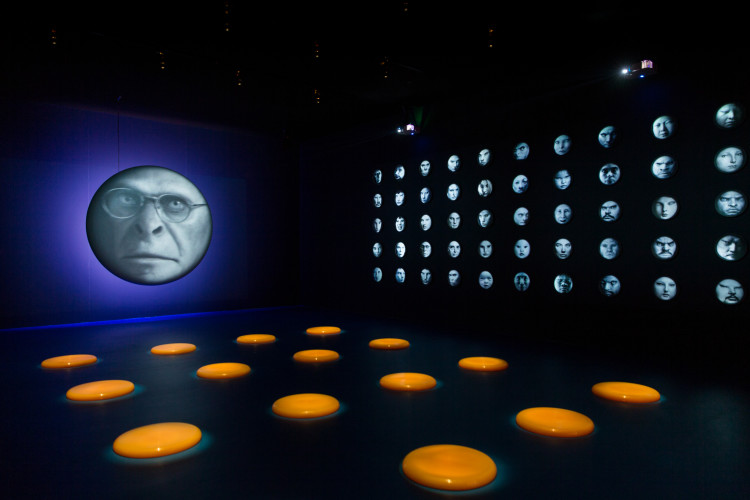 「鏡–李小鏡回顧展」展覽現場一隅。（台北市立美術館提供）