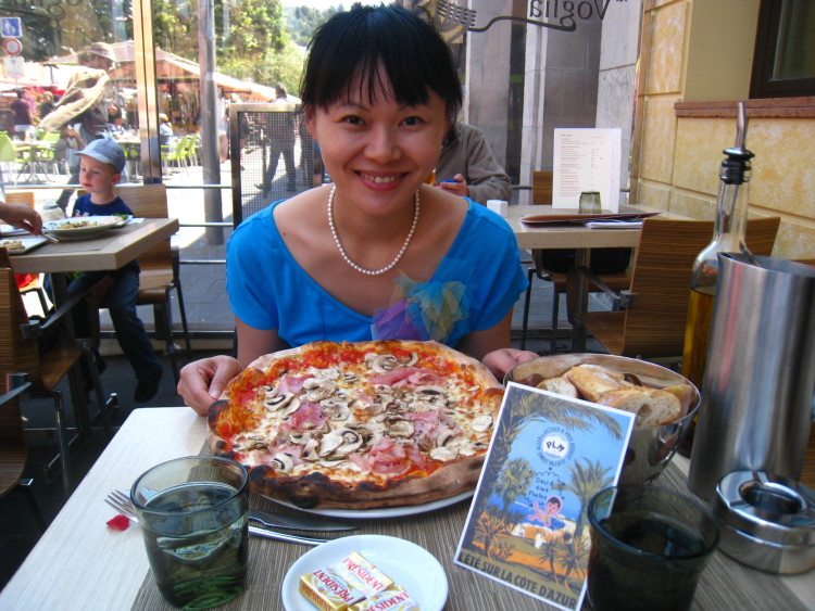 菲比在尼斯最愛的餐廳la Voglia,以及我最愛的pizza reine