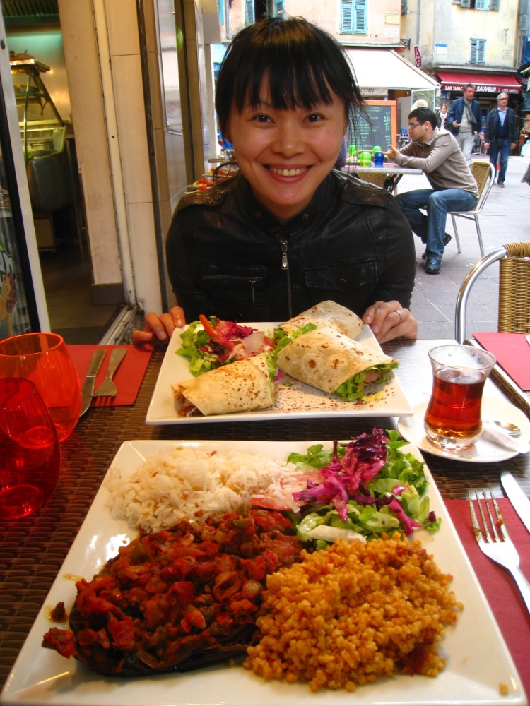 菲比在尼斯第二喜愛的餐廳Royal Kebab,與我愛的羊肉Kebab
