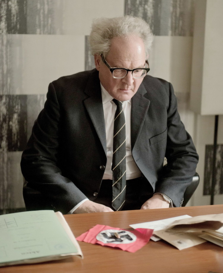 Die Heimatlosen / Fritz Bauer (AT) Regie: Lars Kraume Kamera: Jens Harant Produktion: zero one film GmbH Co-Produktion: TERZ Filmproduktions GmbH Szene 079 Staatsanwaltschaft ??Bauers BÃ¼ro?¨Ein weiterer Drohbrief. abgeb.: Fritz Bauer (Burghart Klau?ner) Foto:  Martin Valentin Menke