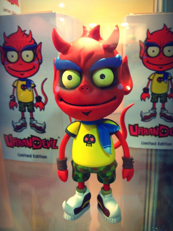 First Urban Devil limited edition figure was released in 2012, and figures were sold out at Taipei Toy Festival (TTF2012). Produced material by HEI-Cast and hand painted. Creator, Characters and Illustrations by PEPPERJERRY©
