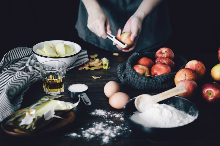 apple cake prepping