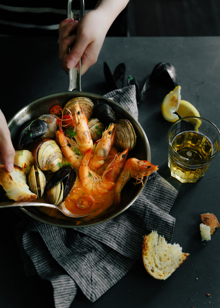 seafood bake with hands (1 of 3)