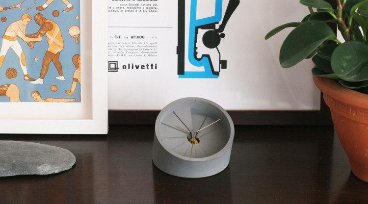 4th Dimension Table Clock (Gold)1