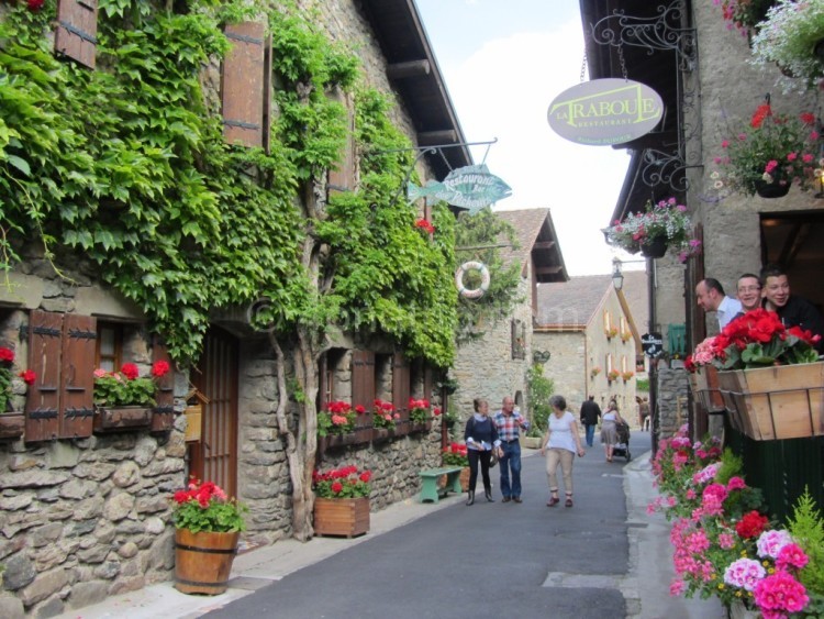 The-Fragrant-Yvoire-Village-750x563