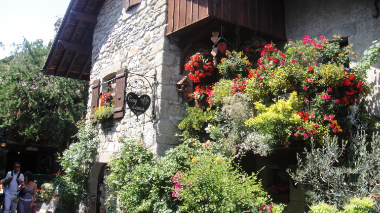 Yvoire-Flower-City-750x422
