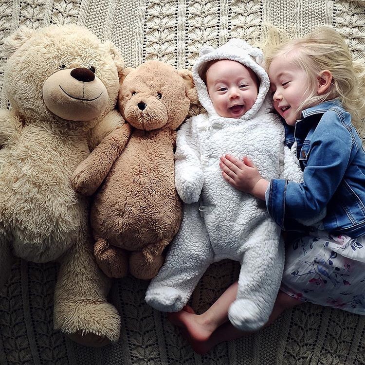 adaymag-3-cats-3gods-3kids-lovely-family-016