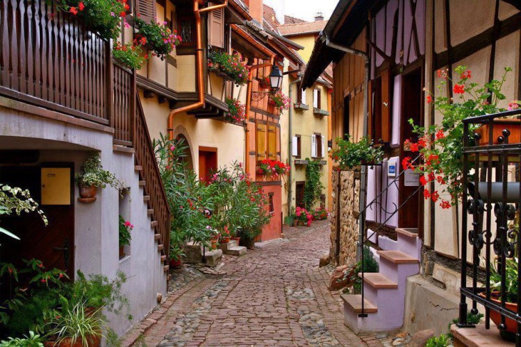 beautiful-side-streets-eguisheim-france