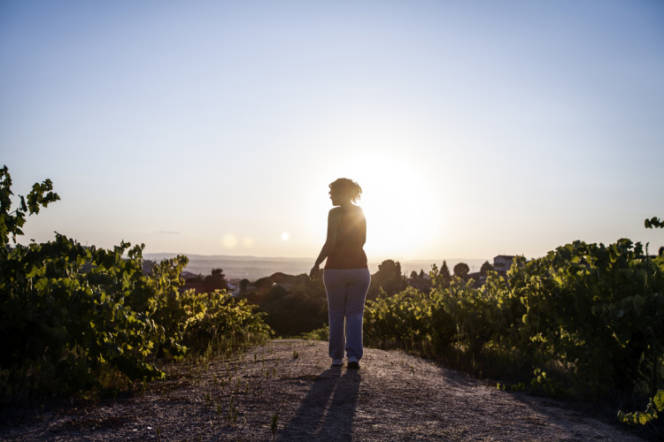 Barcelona, Spain - August 2013 Sandra during one of her walks at dusk in the hills near her home. In addition to physical activity, Sandra takes advantage of these moments to relax. Barcellona, Spagna - Agosto 2013 Sandra durante una delle sue passeggiate all'imbrunire nelle colline vicino a casa sua. Oltre all'attività fisica, Sandra approfitta di questi momenti per rilassarsi.