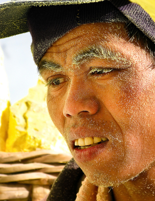 Gunung Ijen: A sulphur mine inside a the caldera of a volcano