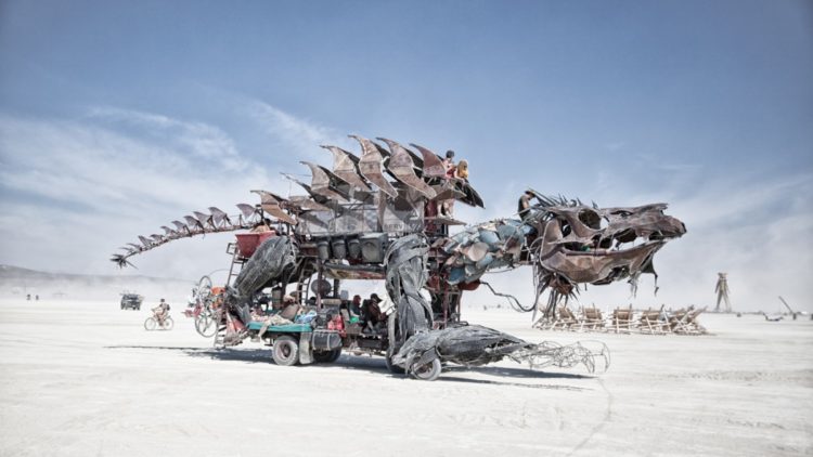 metal-lizard-art-car