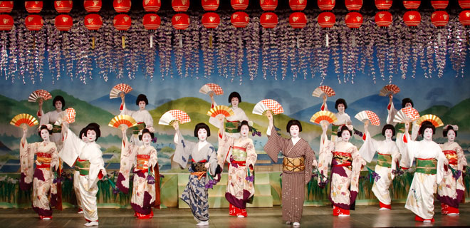 清水寺 圖 片 來 源 ： 先 斗 町 歌 舞 練 場 。 